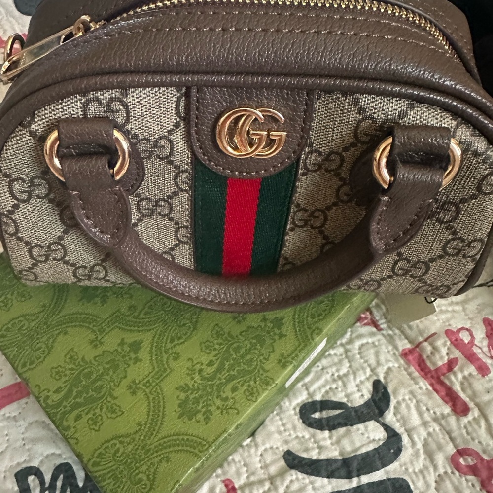 Beautiful bag crossbody NOT AUTHENTIC - Picture 5 of 12